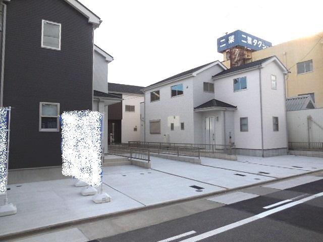 Local appearance photo. Local (11 May 2013) Shooting