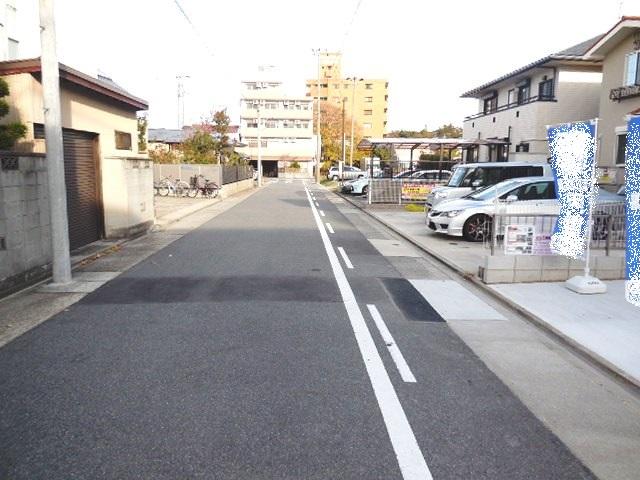 Local photos, including front road. Local (11 May 2013) Shooting