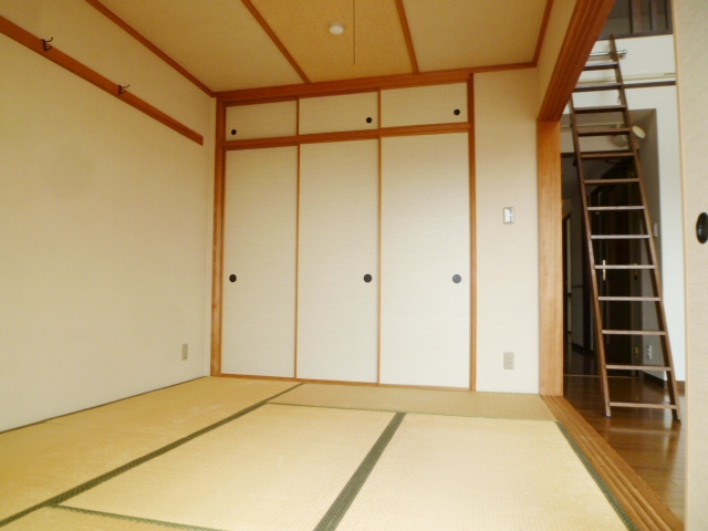 Other room space. It is a Japanese-style room ◇