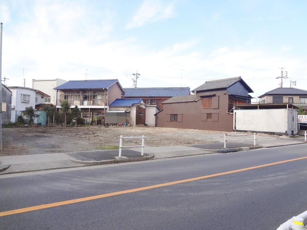 Local photos, including front road. Local (11 May 2013) Shooting