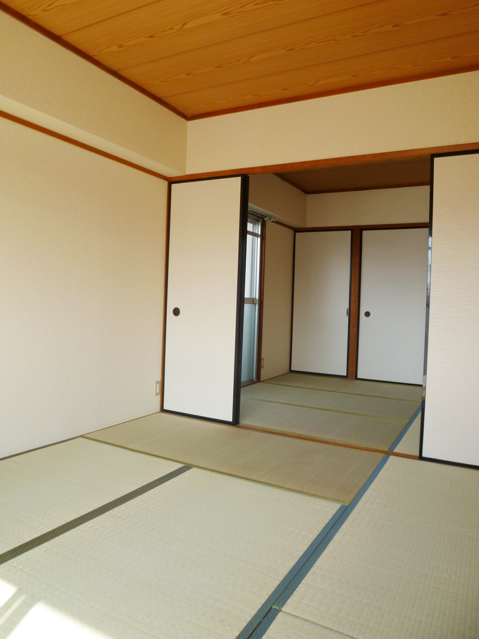 Living and room. Japanese-style room 6 quires