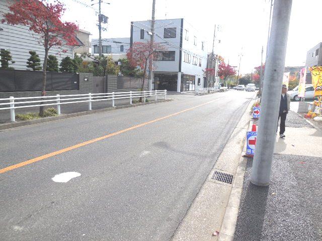 Local photos, including front road. Local (11 May 2013) Shooting