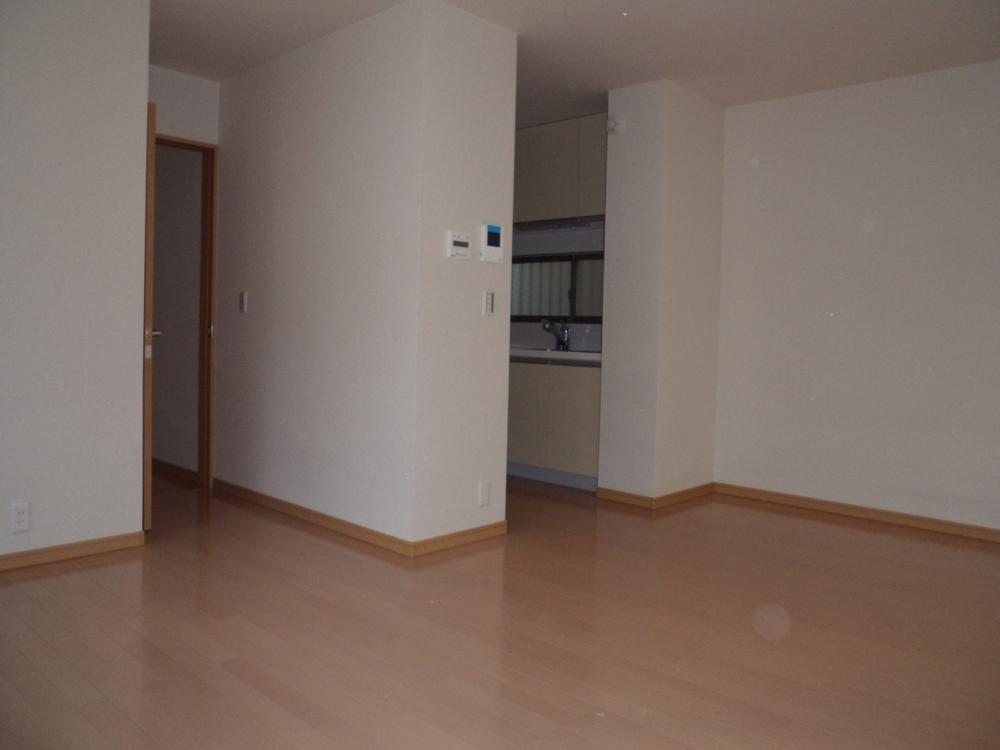 Living. Indoor (11 May 2013) Shooting  LDK15.375 Pledge