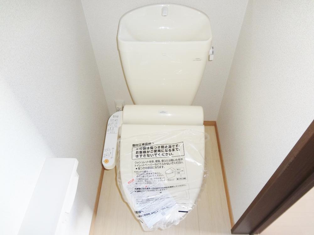 Toilet. Indoor (12 May 2013) Shooting