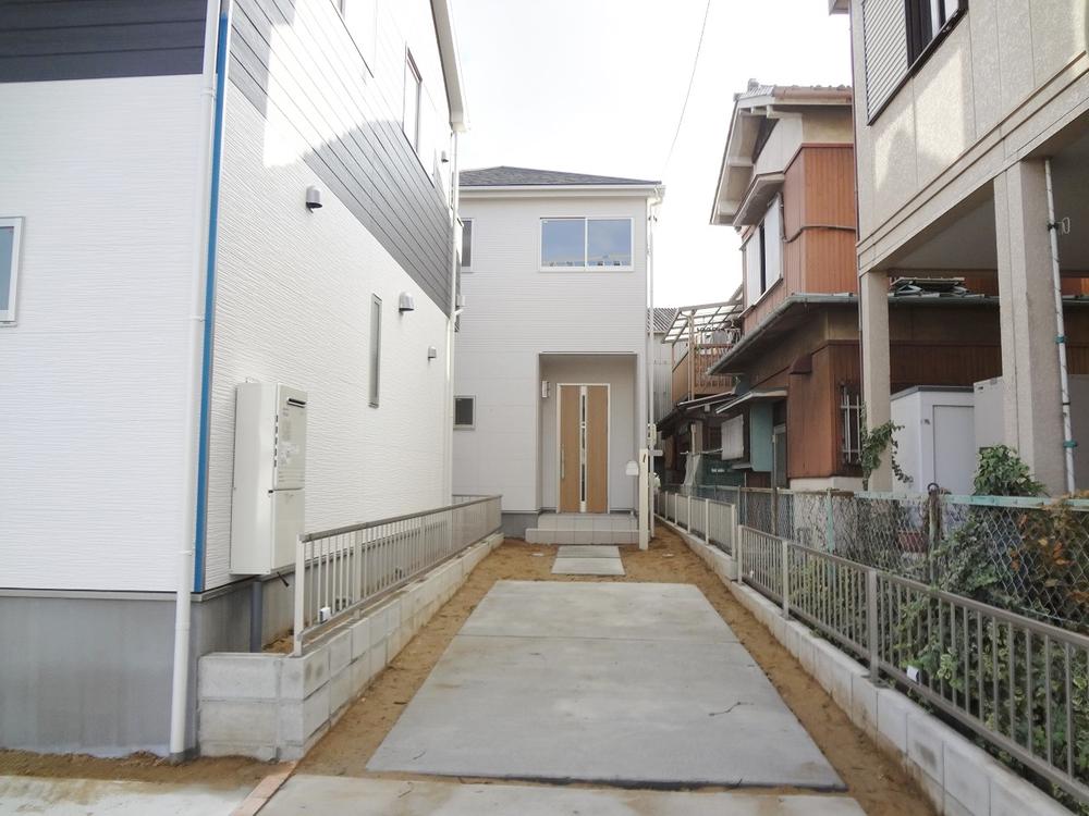 Local appearance photo. Local (12 May 2013) Shooting