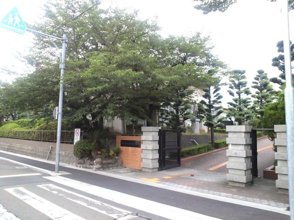 Junior high school. 320m to Nagoya Municipal Honjo junior high school