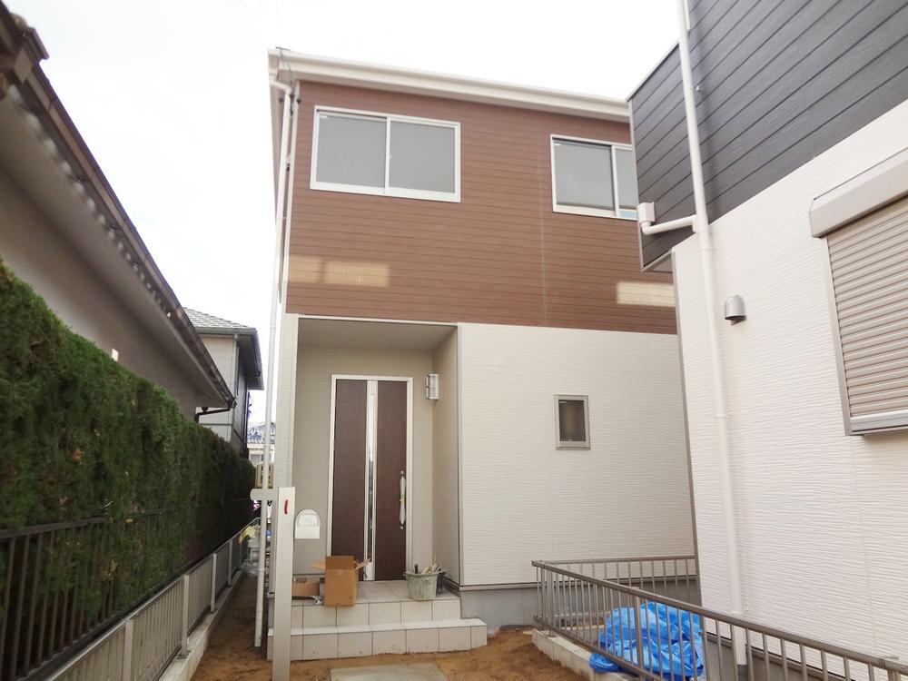 Local appearance photo. Local (12 May 2013) shooting Building 2