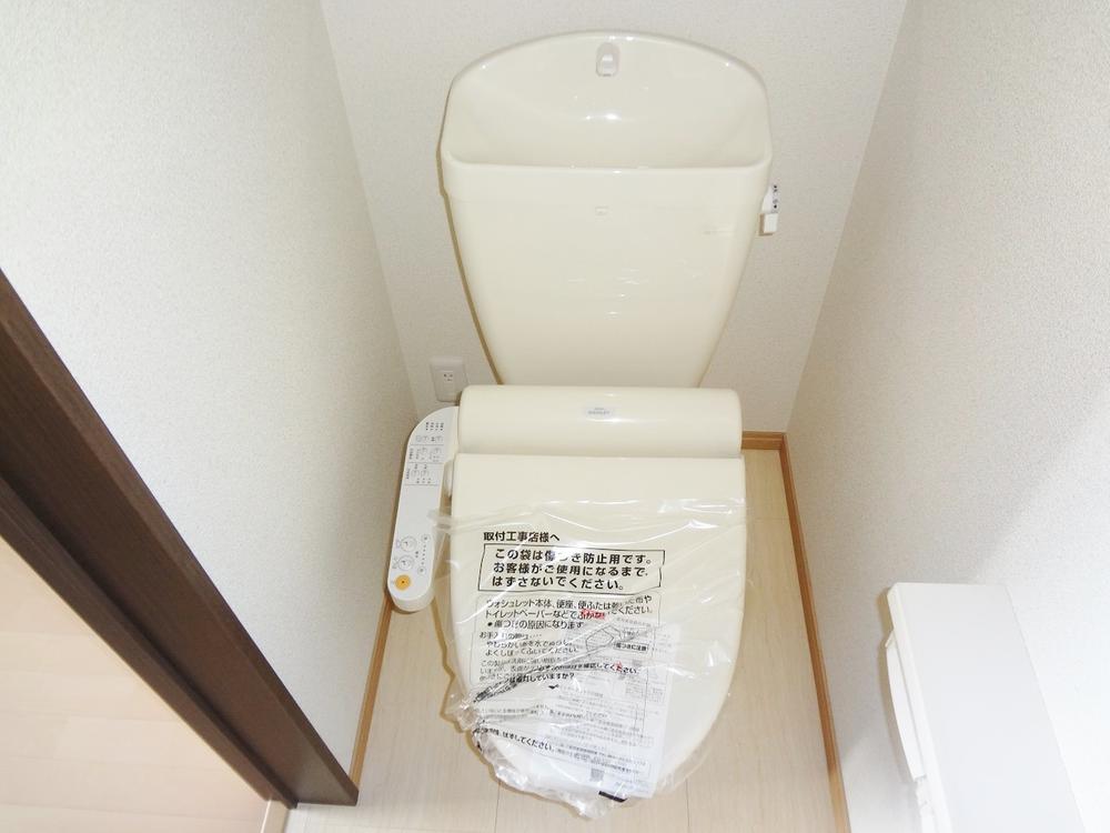 Toilet. Indoor (12 May 2013) Shooting