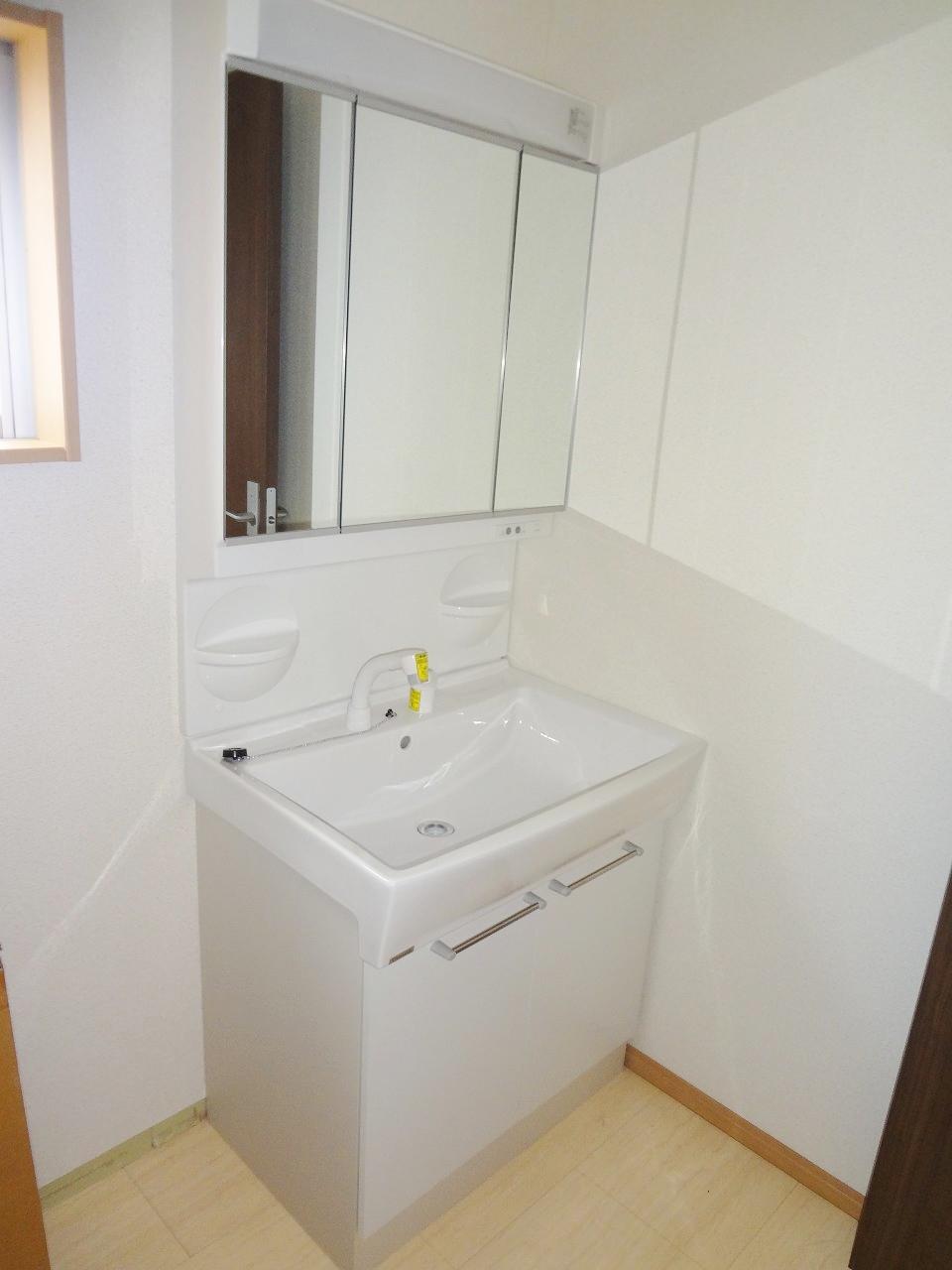 Wash basin, toilet. Indoor (12 May 2013) Shooting