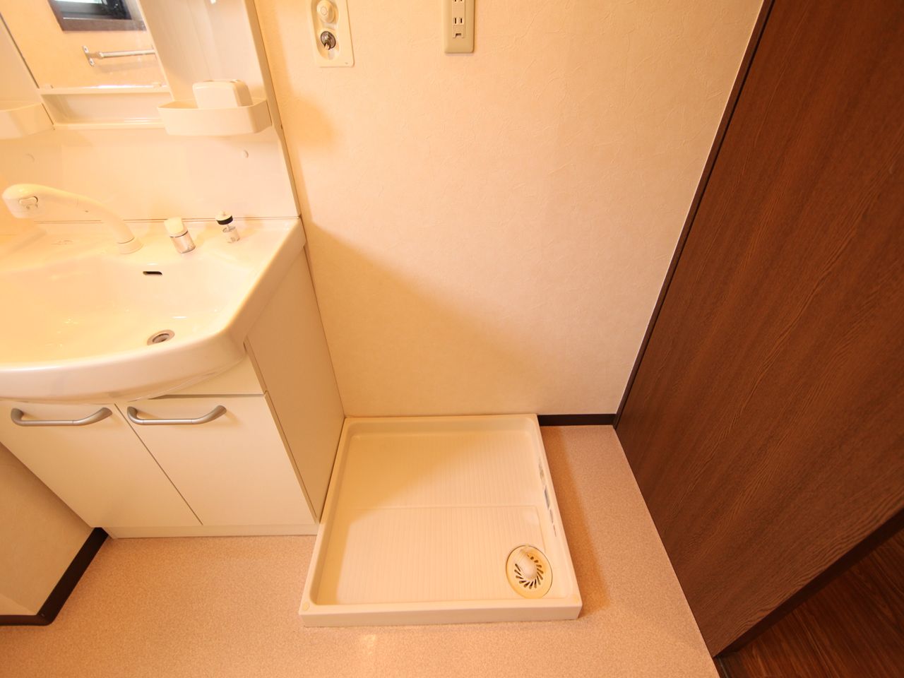 Other Equipment. Indoor Laundry Storage You can washing machine available