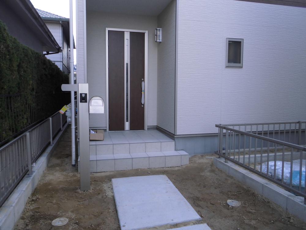 Entrance. Local appearance photo