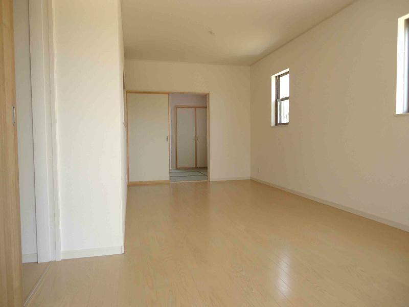 Same specifications photos (living). Spacious living 15.5 Pledge