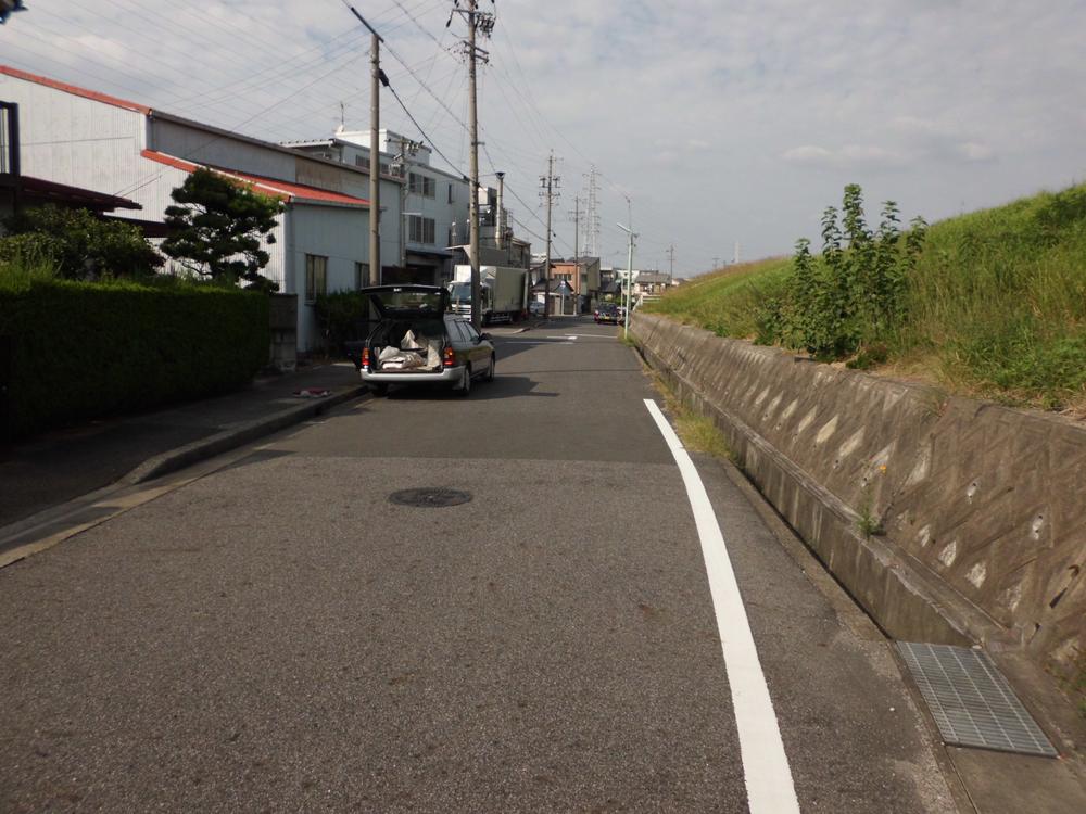 Local photos, including front road. Local (11 May 2013) Shooting