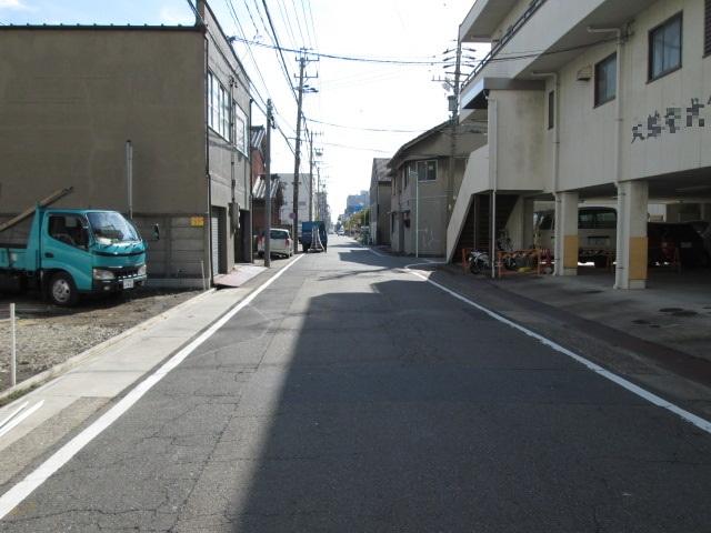 Local photos, including front road. Frontal road 2013 November 14 shooting