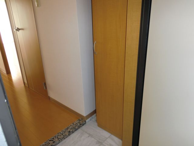 Entrance. With large cupboard!