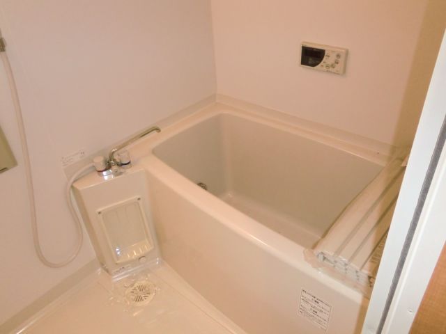 Bath. Daily warm bath in with additional heating!