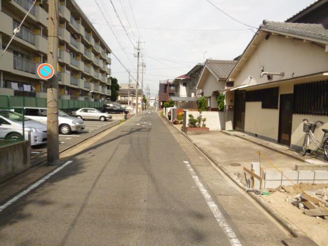 Local photos, including front road. Frontal road 2013 July 19 shooting