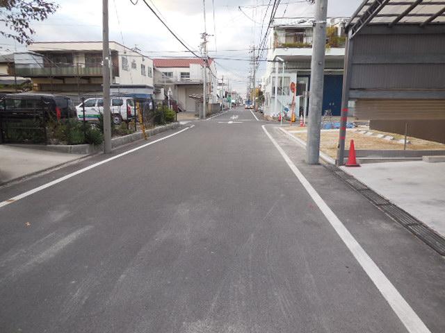 Local photos, including front road. Local (11 May 2013) Shooting