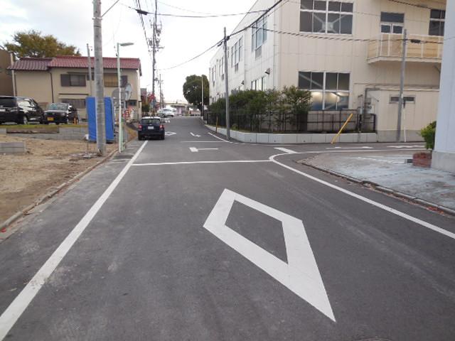 Local photos, including front road. Local (11 May 2013) Shooting