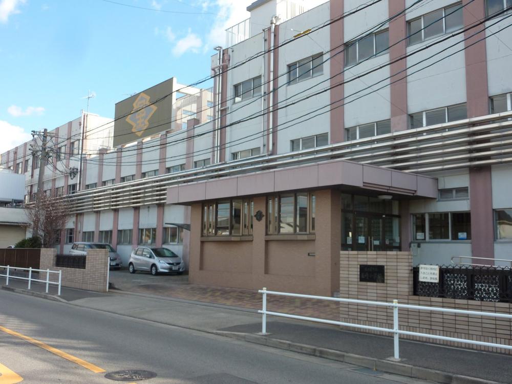 Primary school. Hoshizaki until elementary school 200m