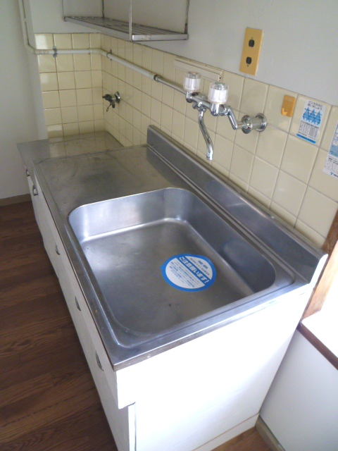 Kitchen. Gas two-burner stove installation Allowed