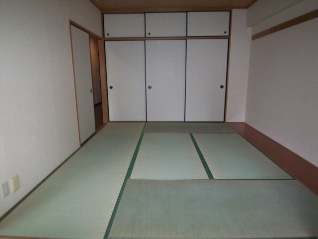 Living and room. Put down Tatami rooms