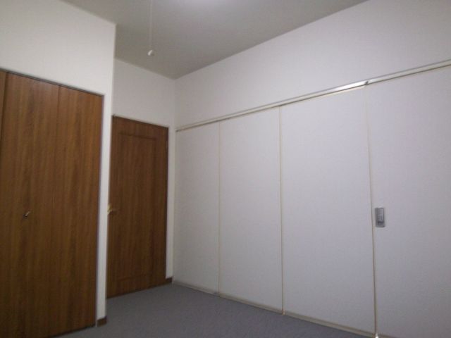 Other room space. This room feel a margin