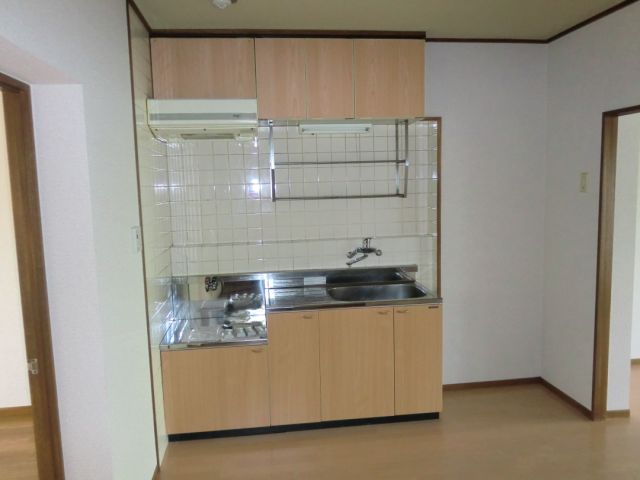 Kitchen. Gas stove can be installed kitchen