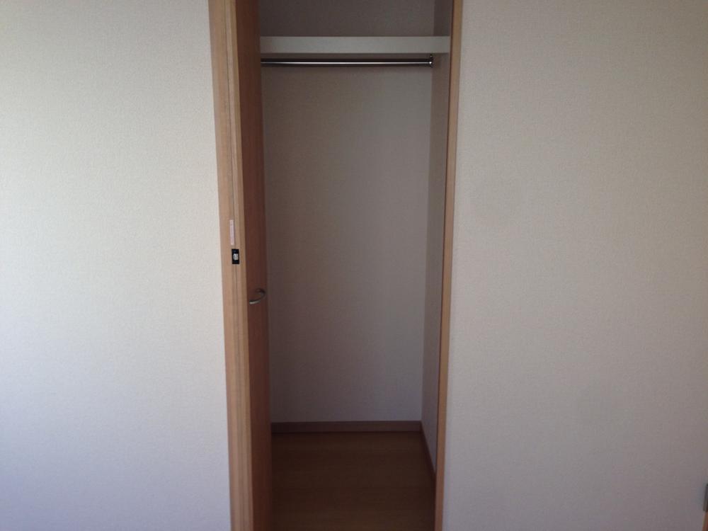 Receipt. 6 Pledge Western-style closet