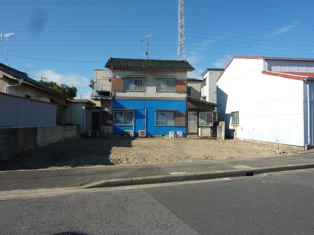 Local photos, including front road. Local (12 May 2013) Shooting