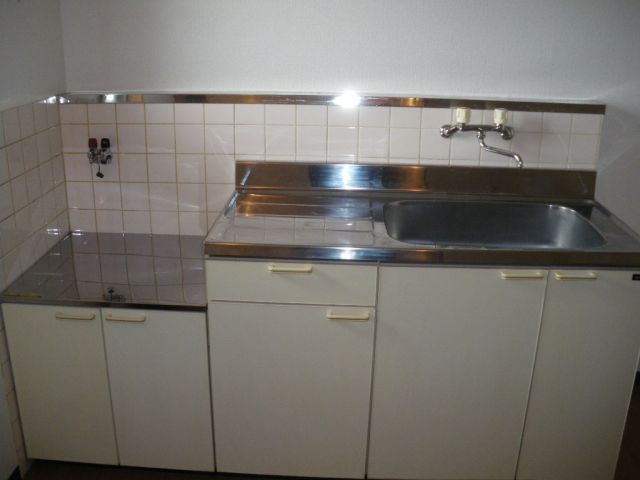 Kitchen. Gas stove can be installed