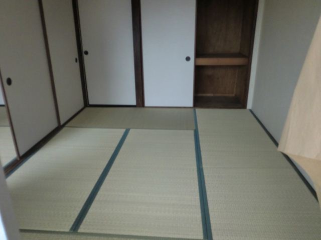 Living and room. Japanese-style room to settle