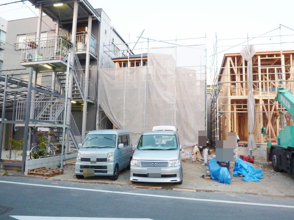 Local photos, including front road. Local (12 May 2013) Shooting