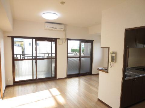 Living. May day, It is likely to environment can be a comfortable life.