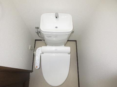 Toilet. We exchange the toilet new. You can use comfortably.