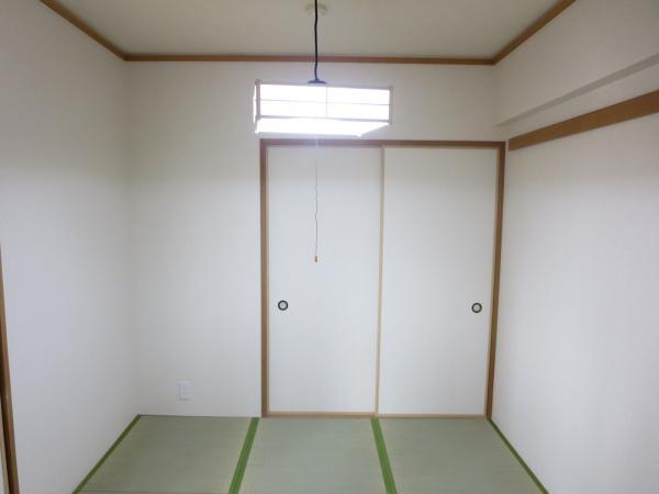 Non-living room. Tatami mat replacement, Sliding door re-covering, We have cross-re-covering.