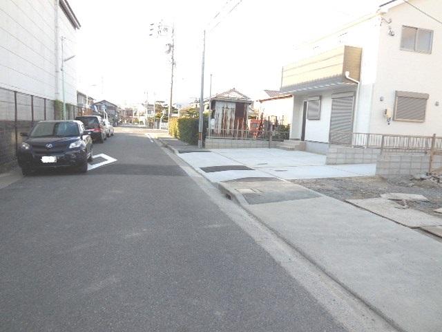 Local photos, including front road. Local (11 May 2013) Shooting