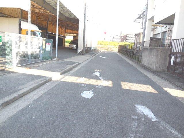 Local photos, including front road. Local (11 May 2013) Shooting