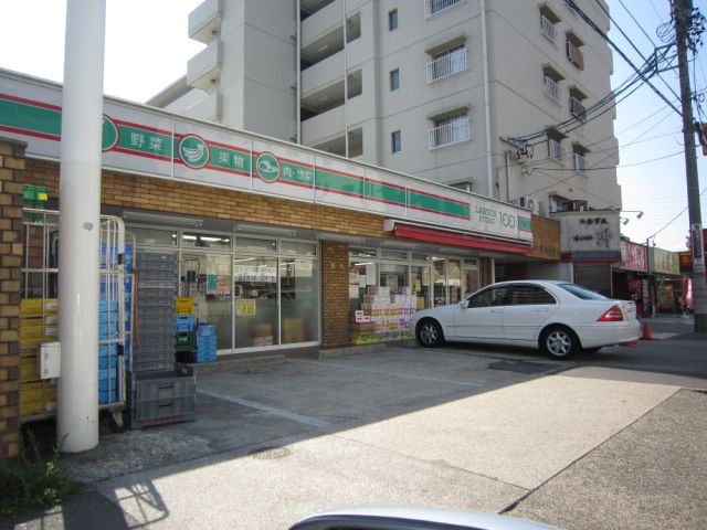 Convenience store. Lawson 100 up (convenience store) 370m