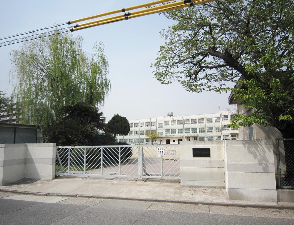 Primary school. 580m to Nagoya Municipal whitewater Elementary School
