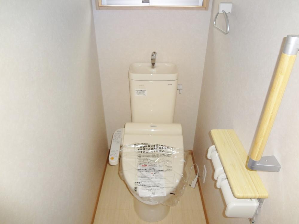 Toilet. Local (November 2013 indoor (2013) Shooting