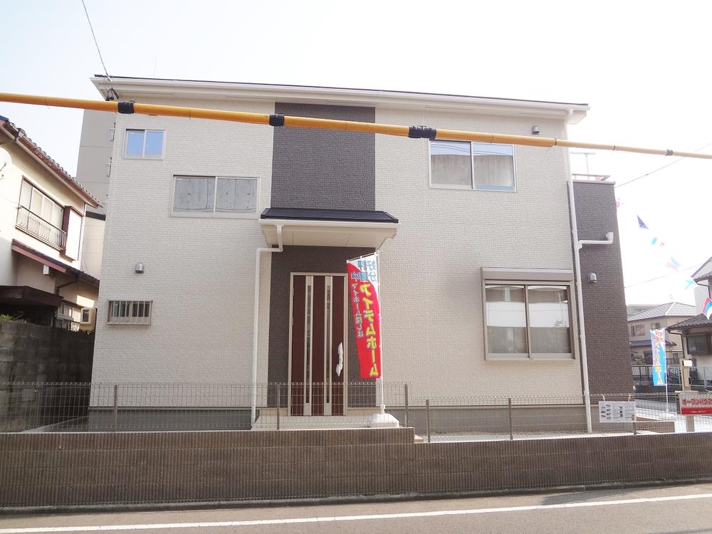 Local photos, including front road. Local (11 May 2013) Shooting