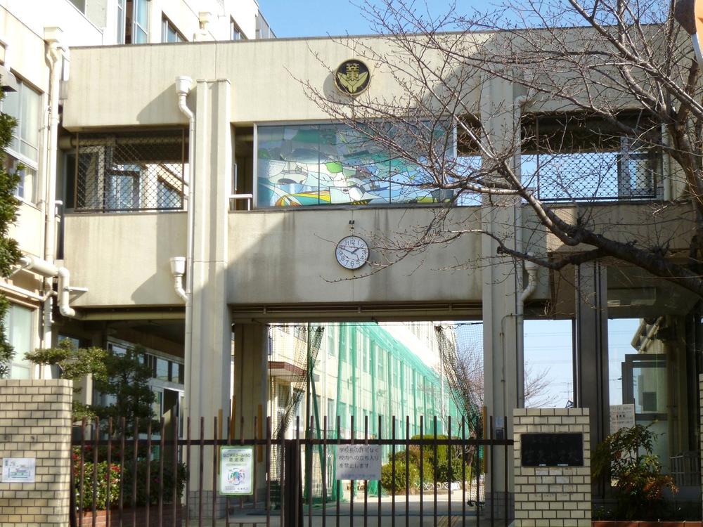 Primary school. 160m to Nagoya Municipal Ryuhigashi Elementary School