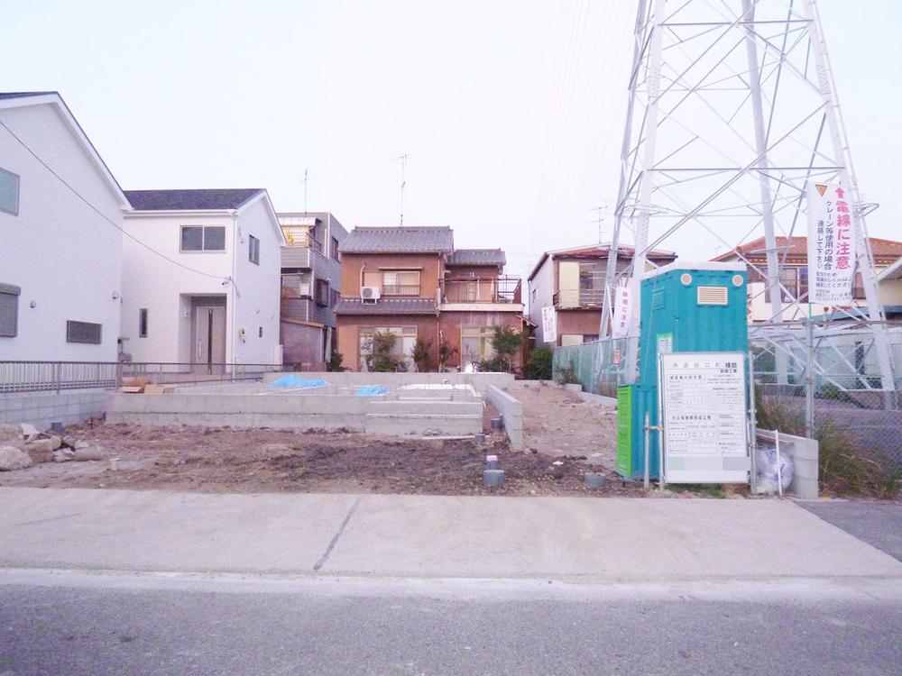 Local photos, including front road. Local (12 May 2013) Shooting