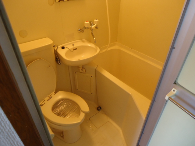 Bath. Bathroom (unit bus type)