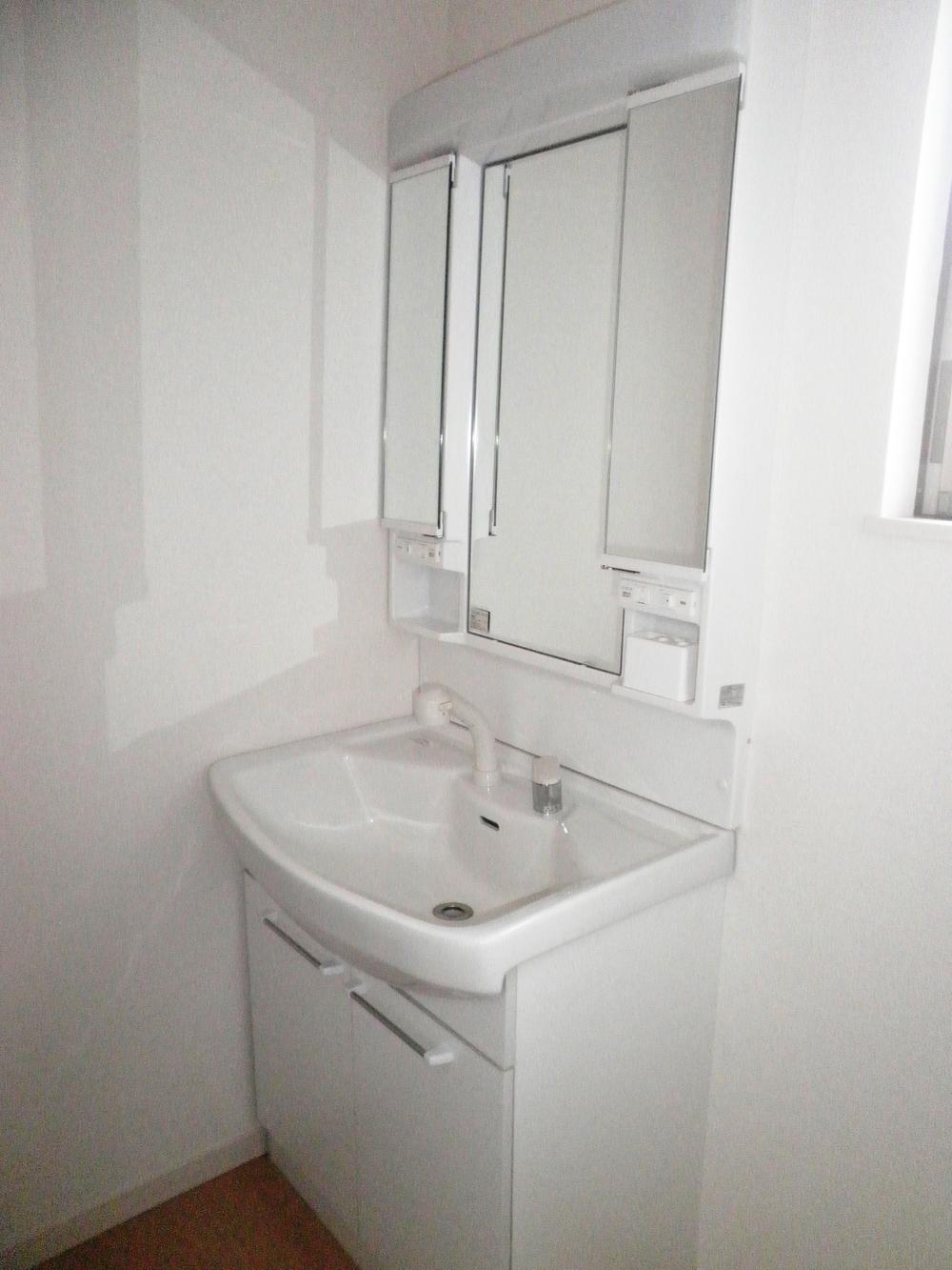 Wash basin, toilet. Indoor (11 May 2013) Shooting