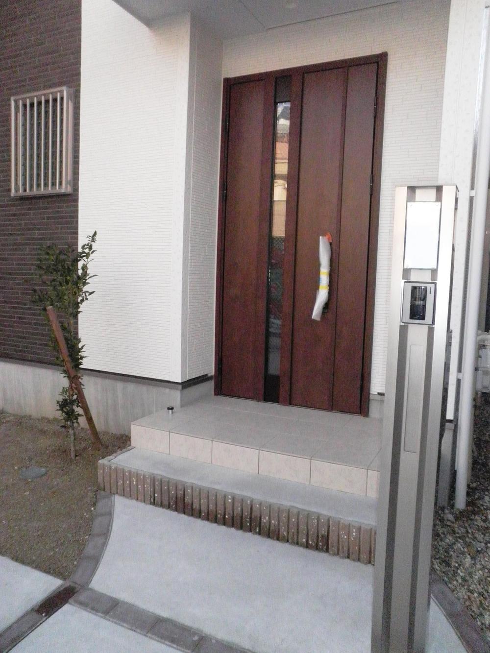 Entrance. Local (11 May 2013) Shooting