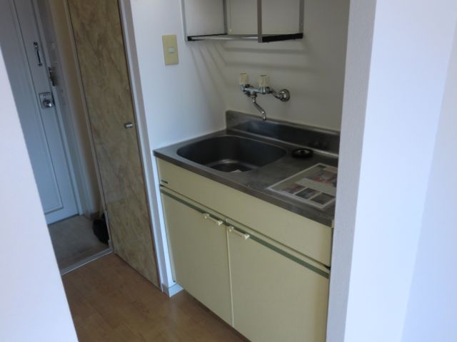 Kitchen. Gas stove can be installed