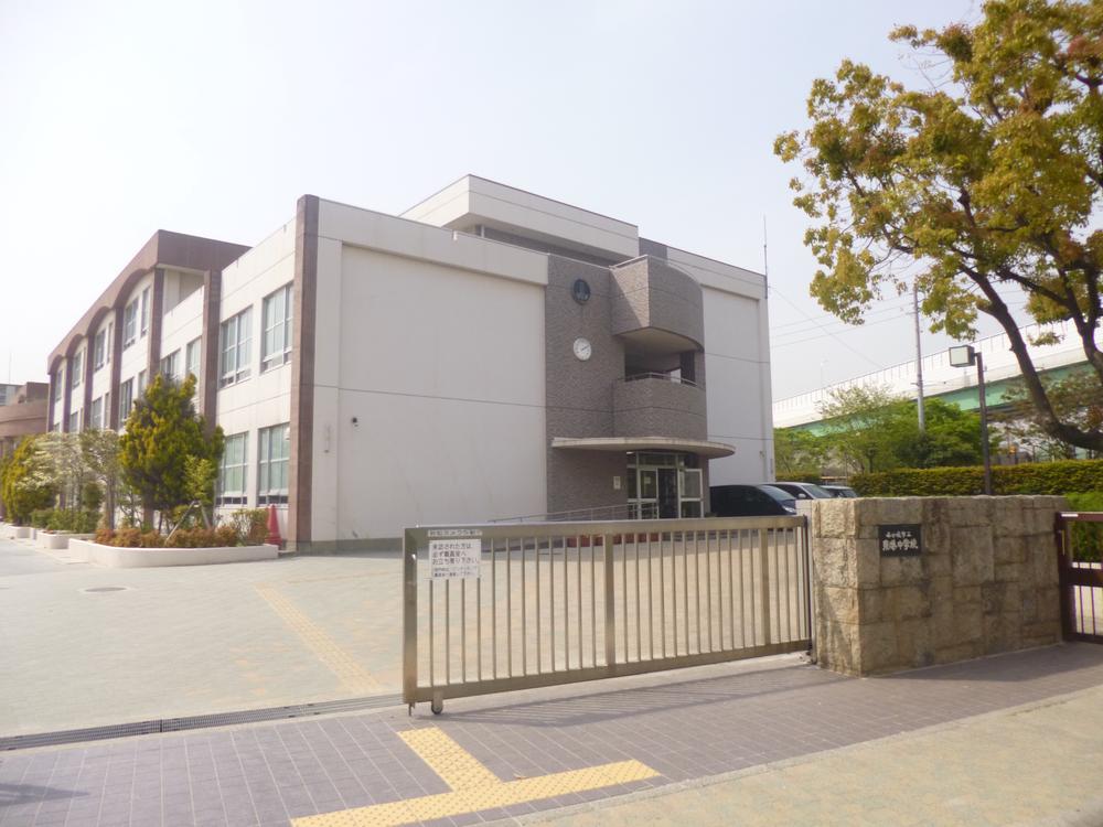 Junior high school. 2027m to Nagoya Municipal Donggang Middle School