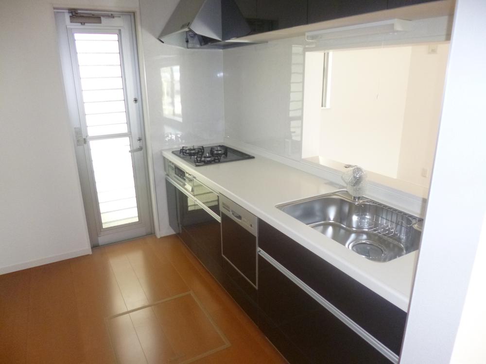Kitchen.  ☆ Completion ☆ (July 19, 2013)